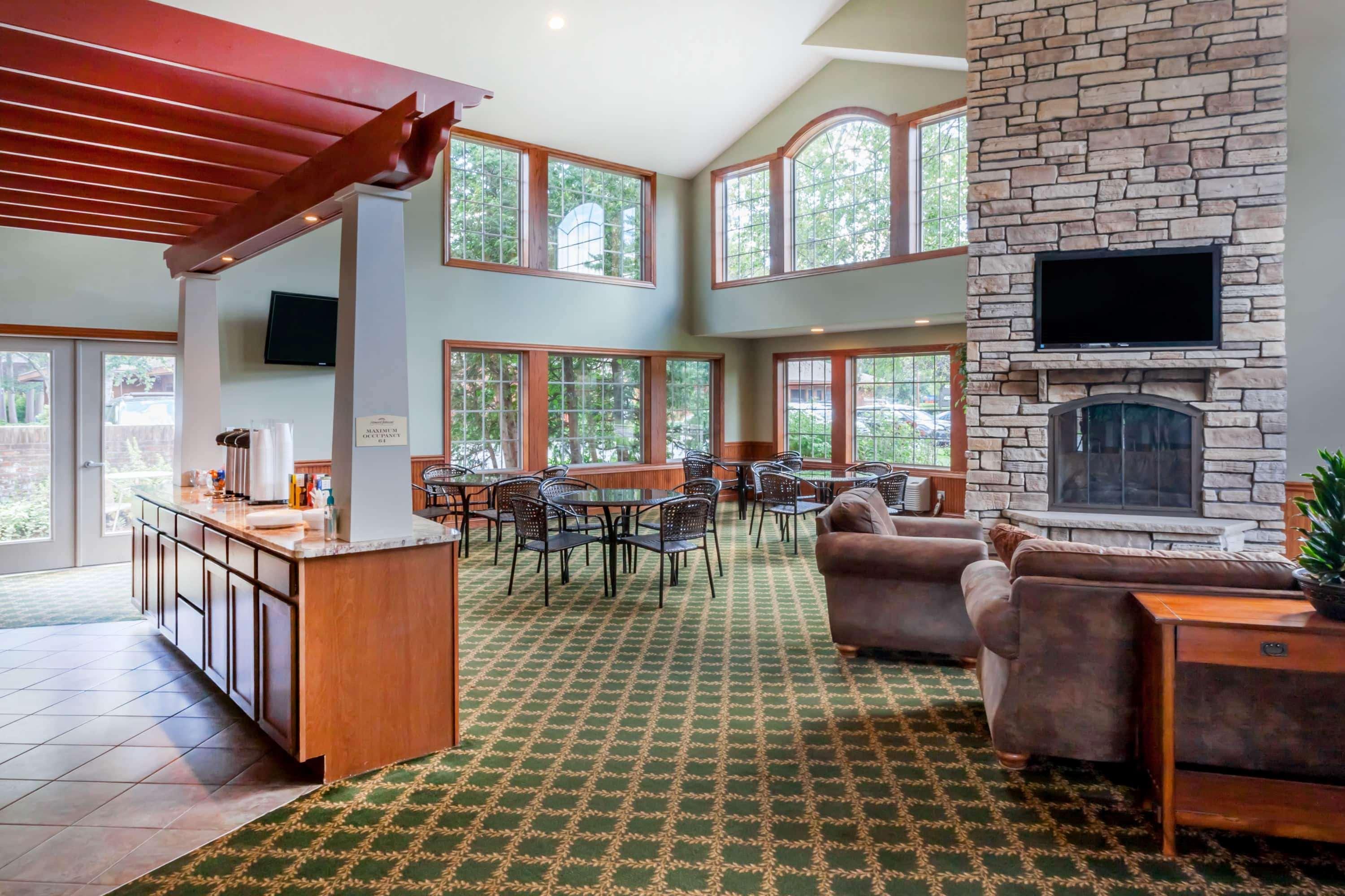 Howard Johnson By Wyndham Traverse City Extérieur photo