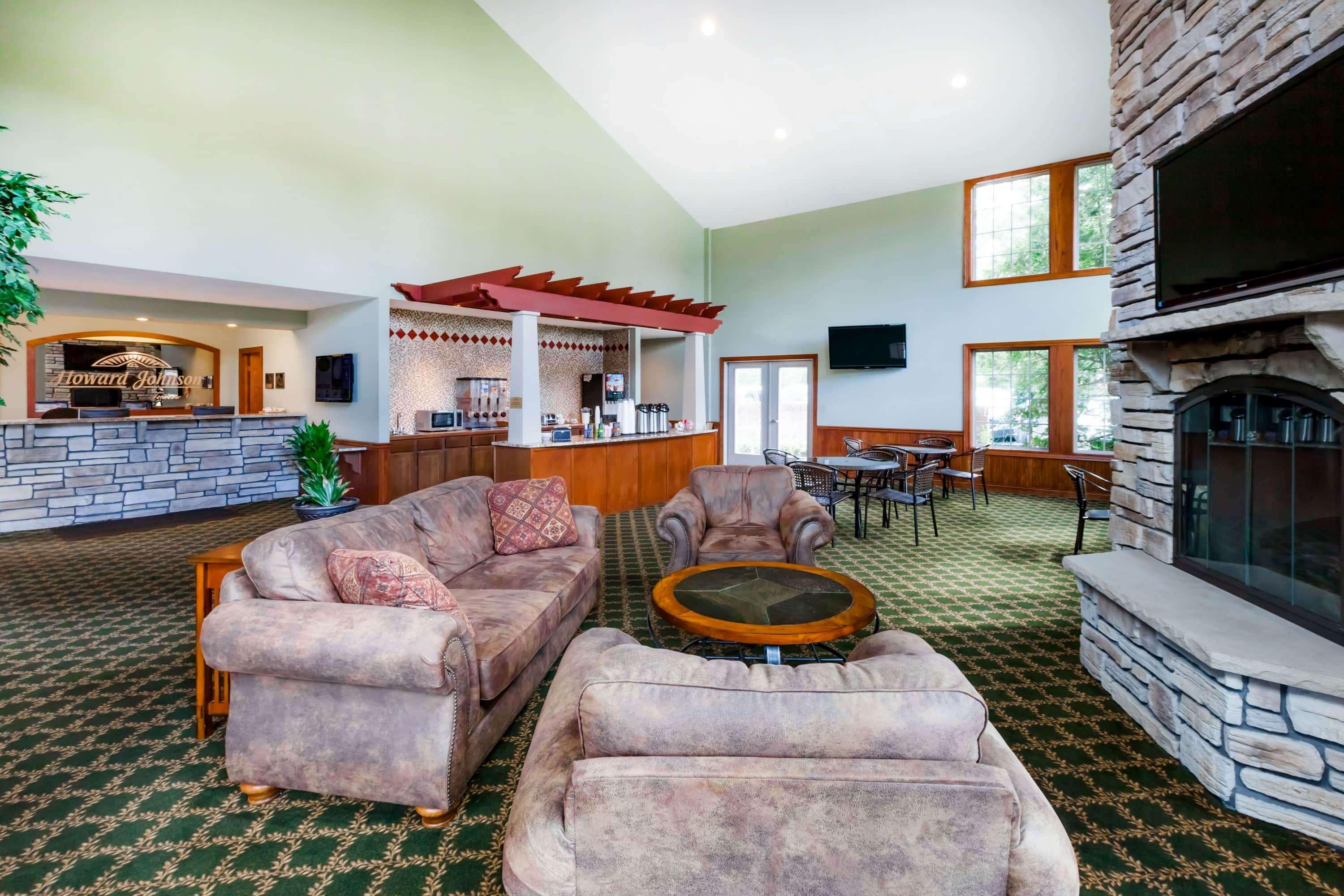 Howard Johnson By Wyndham Traverse City Extérieur photo