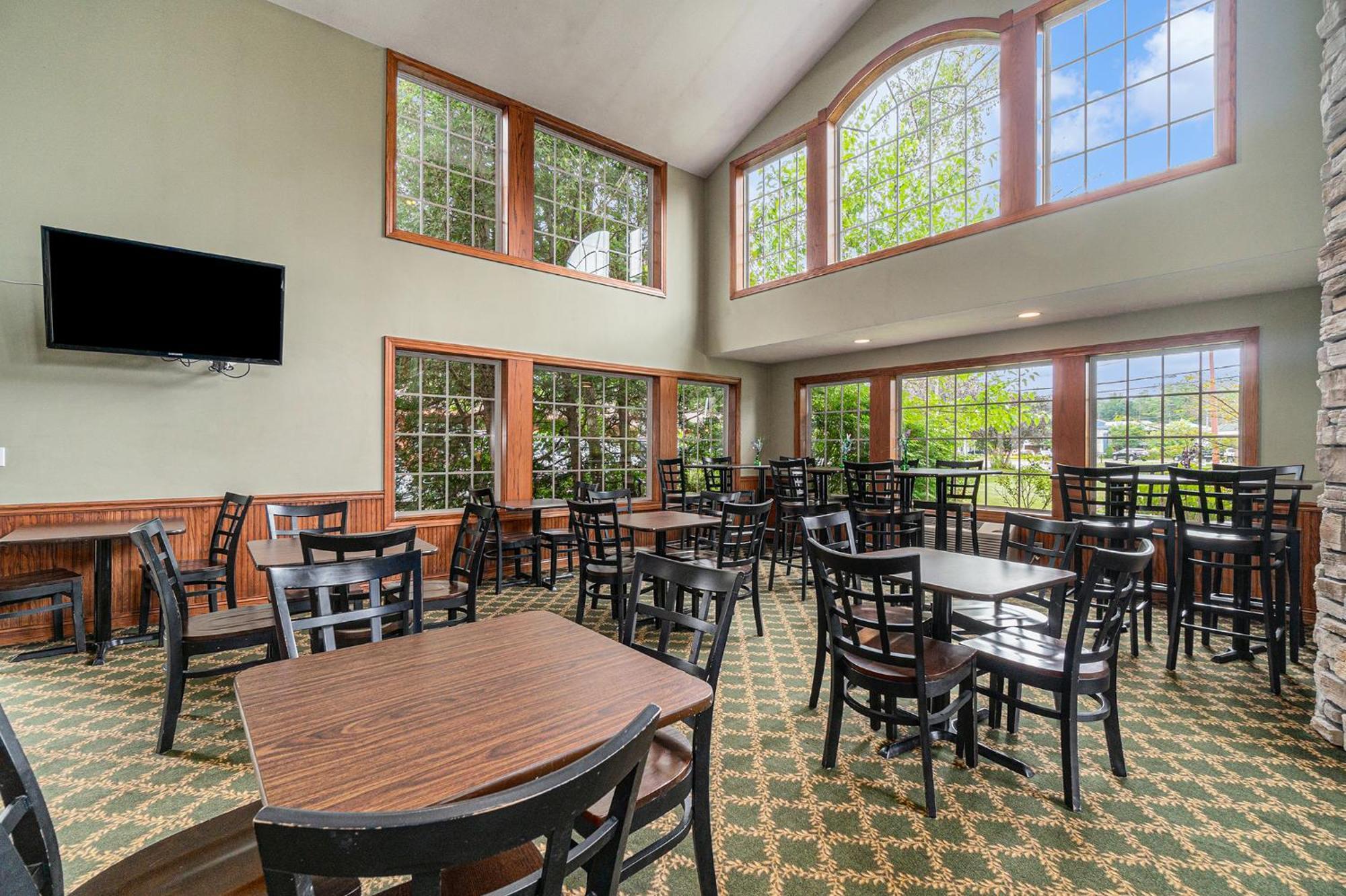 Howard Johnson By Wyndham Traverse City Extérieur photo