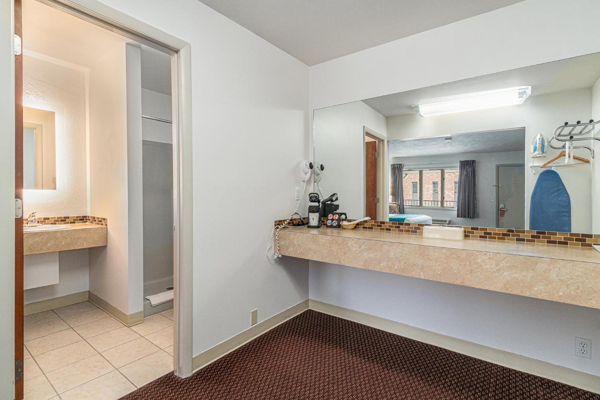 Howard Johnson By Wyndham Traverse City Extérieur photo