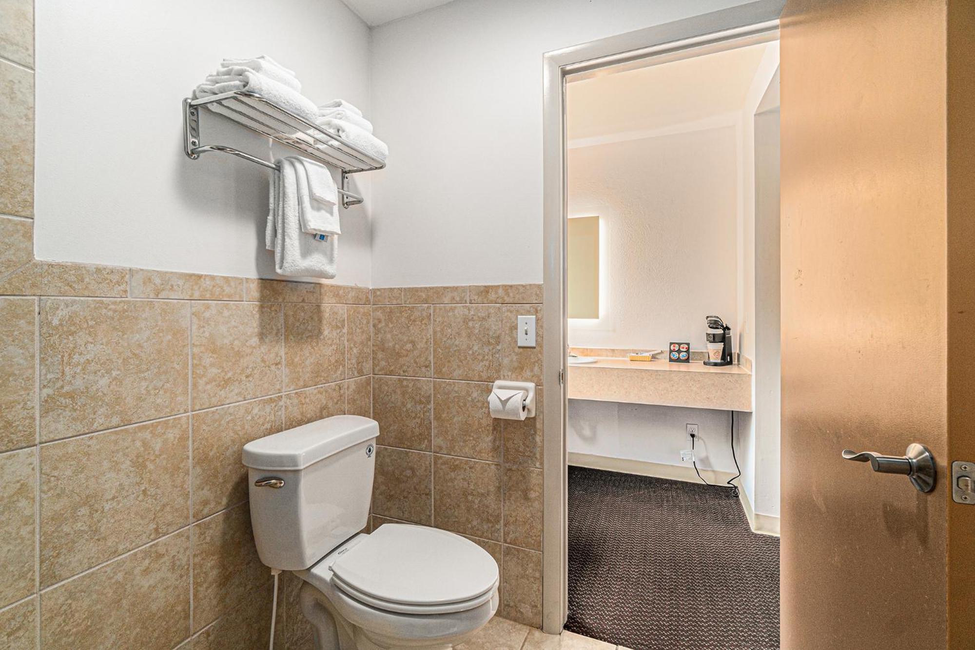 Howard Johnson By Wyndham Traverse City Extérieur photo